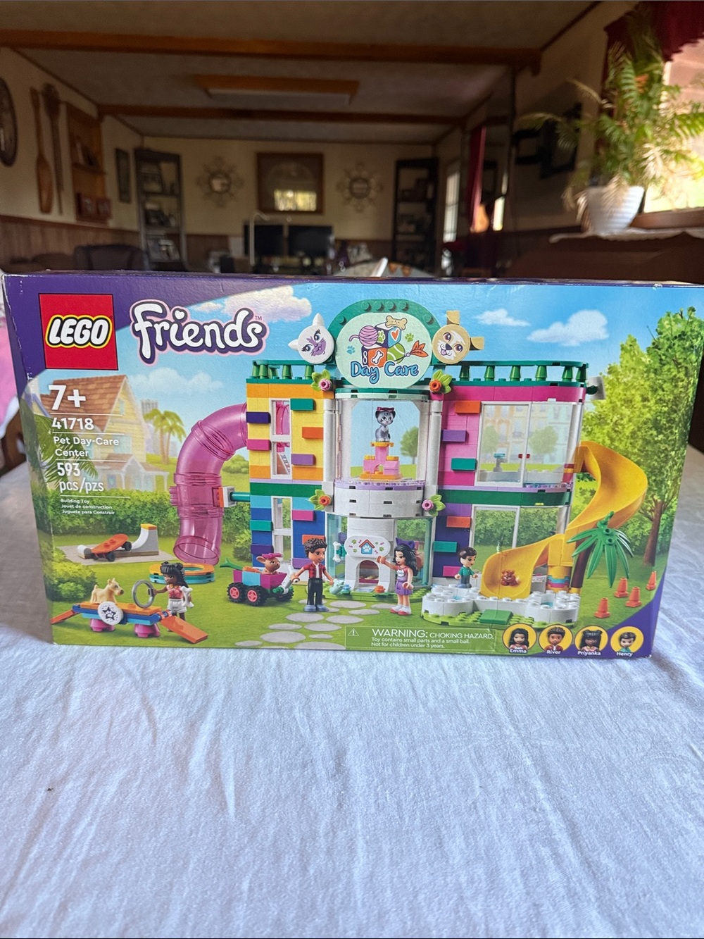LEGO Friends Pet Care Center - Purple, Pink, Teal, Yellow Brand new never opened - Picture 2 of 2